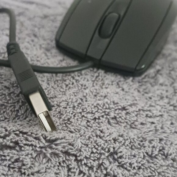 HP Plug and Play Black Wired USB Optical Mouse 2 Button with Scroll - Picture 4 of 6